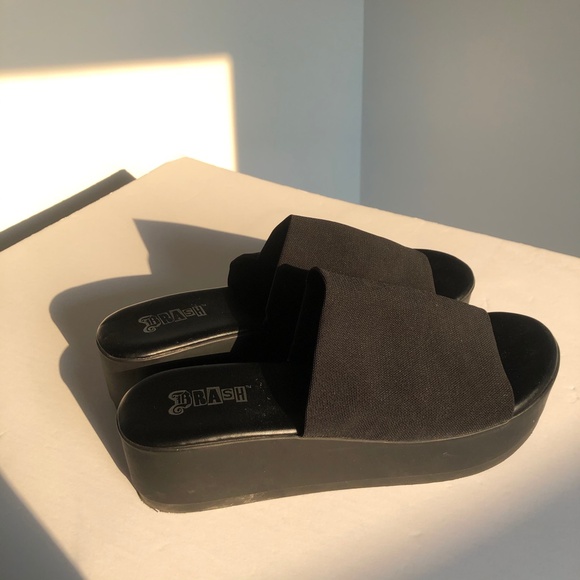 Slinky black platform sandals ⭑ size 8 - Picture 2 of 6